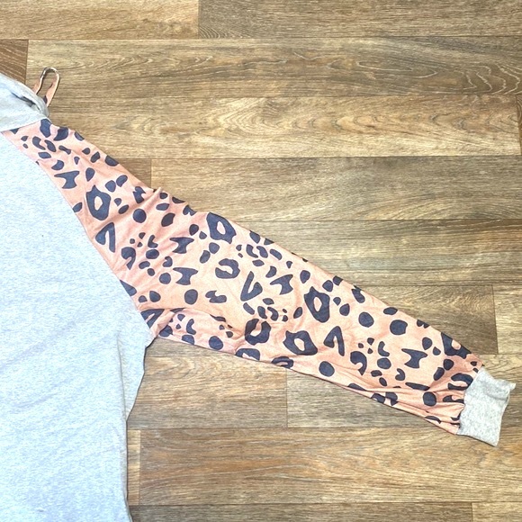 Leopard & Grey Turtle Neck Pullover - Picture 4 of 5